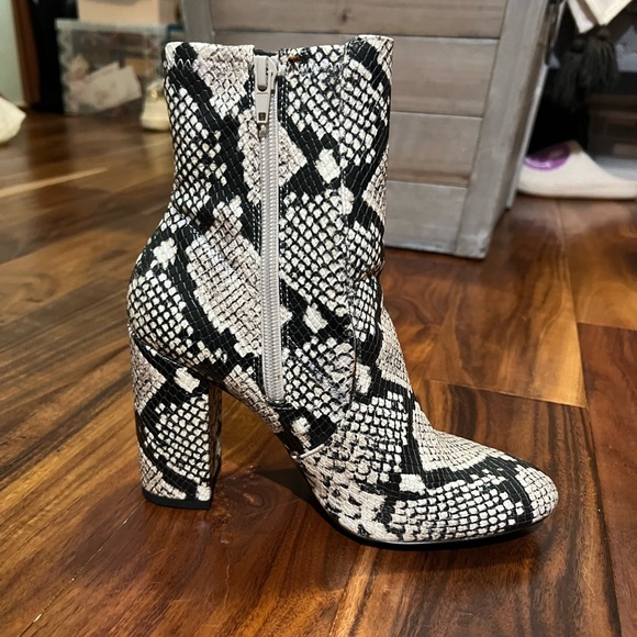 ALDO booties - Picture 2 of 8